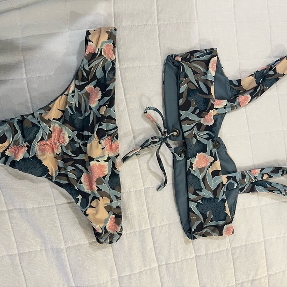 O Neill front tie bikini - Picture 4 of 4